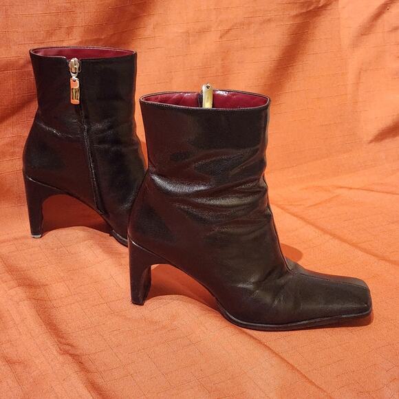 Enzo Angiolini Black Leather Heeled Womens Ankle Booties Boots size 6.5 M Sleek - Picture 12 of 12